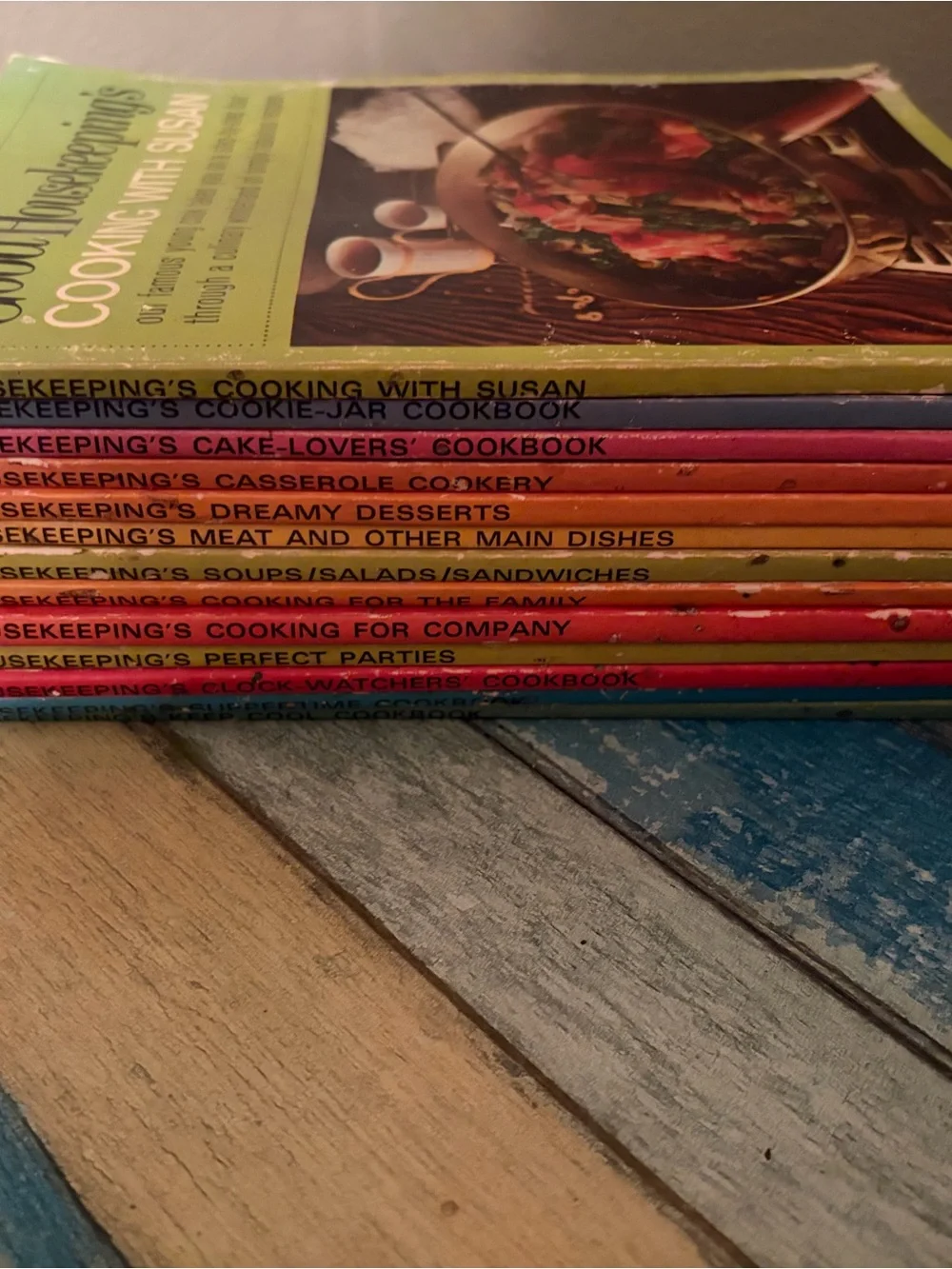 Good Housekeeping Cooking with Vintage. Volume 1-13Susan - Green Cover Cookbook